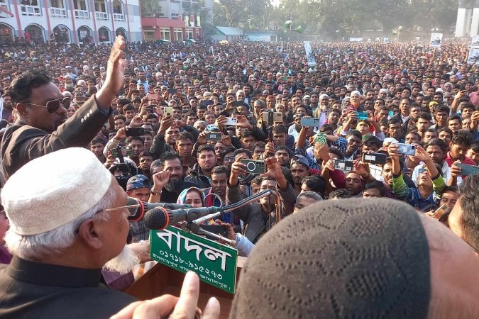 ইসলামপুরের ফরিদুল হকের জনসভায় জনতার ঢল