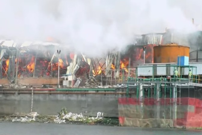 মুন্সীগঞ্জে সুপার বোর্ড কারখানায় অগ্নিকান্ড