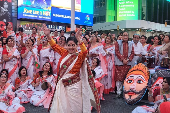 টাইম স্কয়ারে সহস্র কণ্ঠে বর্ষবরণের আয়োজন