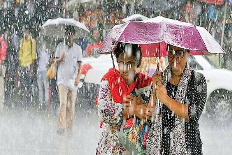 বৃষ্টিতে ভিজলে দ্রুত যে কাজ করতে হবে