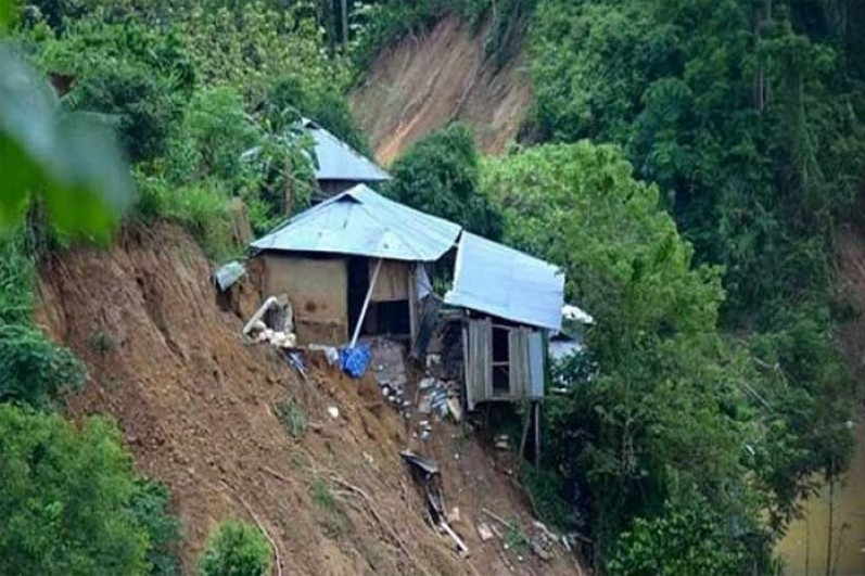 সব বিভাগে ভারী বর্ষণের আভাস ভূমিধসের আশঙ্কা