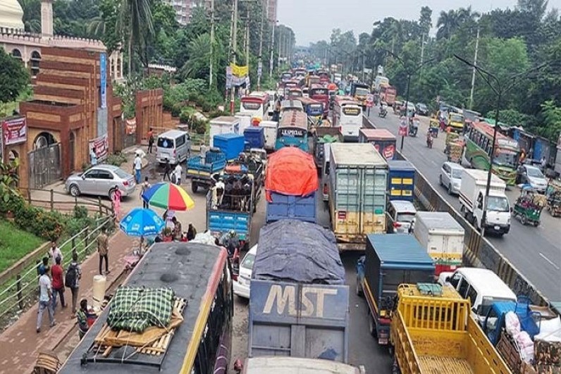 চন্দ্রা-নবীনগর মহাসড়ক অবরোধ