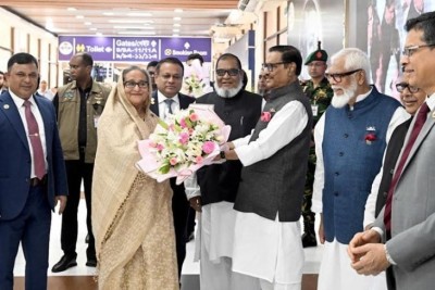 যুক্তরাষ্ট্র যুক্তরাজ্য সফর শেষে দেশে ফিরেছেন প্রধানমন্ত্রী