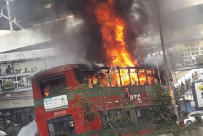 মিরপুরে বিআরটিসি বাসে আগুন