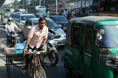 অবরোধে যানচলাচল বাড়লেও কাটছে না যাত্রী সংকট