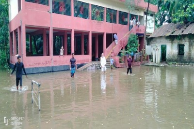 লক্ষ্মীপুরের ২ শতাধিক গ্রাম প্লাবিত : পানিবন্দি প্রায় ৪ লাখ মানুষ