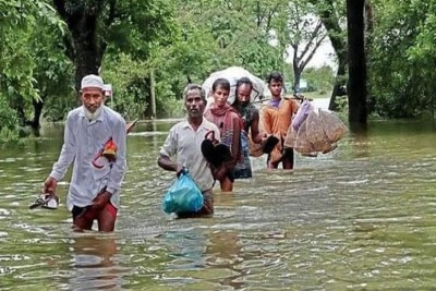 নোয়াখালীতে বন্যা পরিস্থিতির অবনতি প্রত্যন্ত এলাকায় পৌঁছায়নি সহায়তা