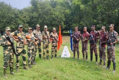 সীমান্তে বিএসএফের কাঁটাতার বিজিবির বাধায় পণ্ড