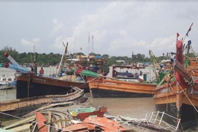 বাংলাদেশের জলসীমায় ৩ ট্রলারসহ ৪৮ভারতীয় জেলে আটক