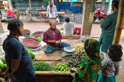 লালমনিরহাটে শীতের শাকসবজি বাজারে আসছে কমছে দামও