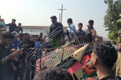 শেরপুরে বাস-অটোরিকশা সংঘর্ষে নিহত ৬