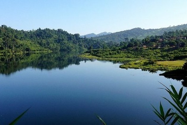 ‘এত স্নিগ্ধ নদী কাহার/ কোথায় এমন ধুম্র পাহাড়/ কোথায় এমন হরিৎক্ষেত্র আকাশ তলে মেশে?’ কবি দ্বিজেন্দ্রলালের এই জিজ্ঞাসা মিথ্যা অহংকার নয়। বাংলাদেশে এত অসাধারণ সব জায়গা রয়েছে যেগুলো সশরীরে ঘুরে ঘুরে নিজের চোখে না দেখলে বিশ্বাসই হয় না, এই দেশ আসলেই সকল দেশের সেরা।